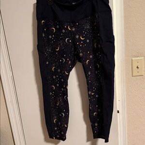 Torrid Celestial Black Star Moon Print Crop Leggings Stretch Size 1 Pockets